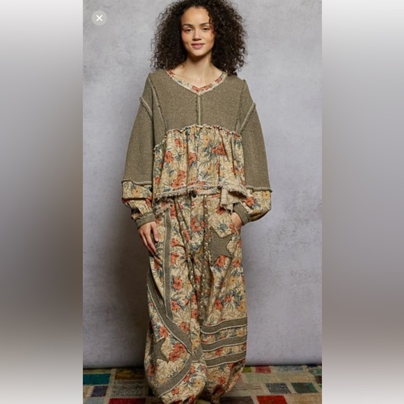 POL Floral Wide Leg Pants with Star Accent NWOT - Picture 5 of 5